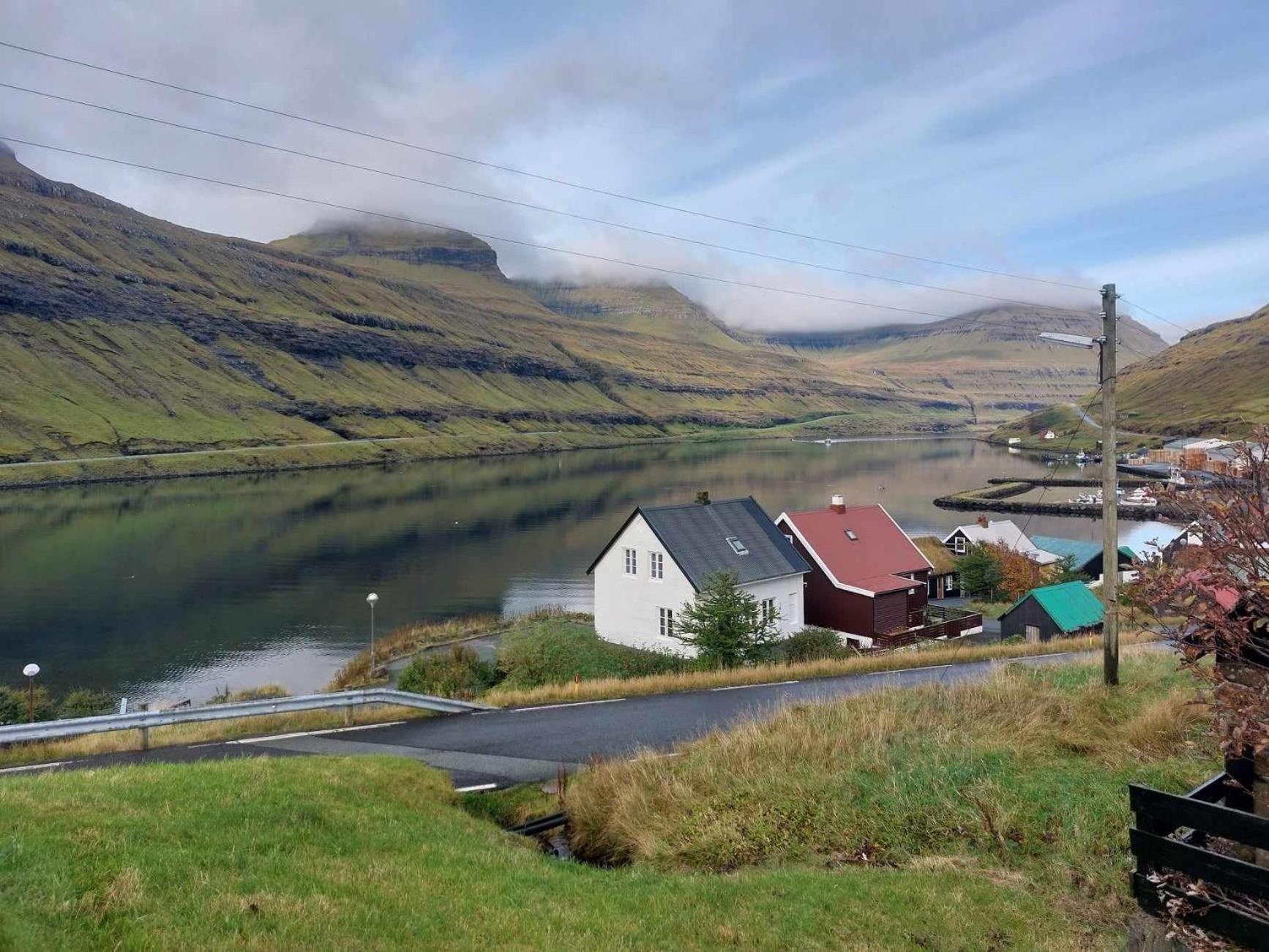 Fjord Guesthouse Funningsfjordur Bagian luar foto
