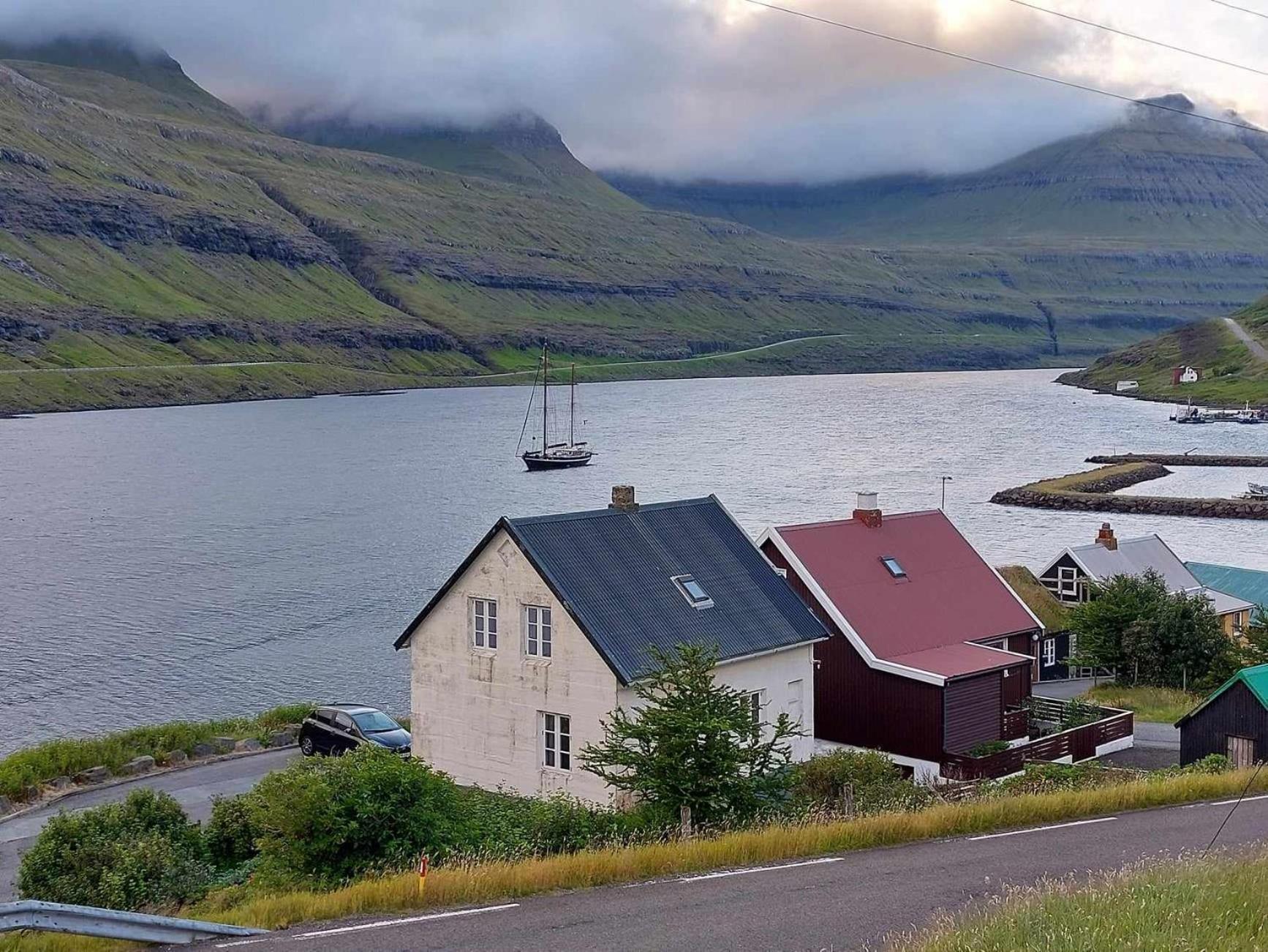 Fjord Guesthouse Funningsfjordur Bagian luar foto