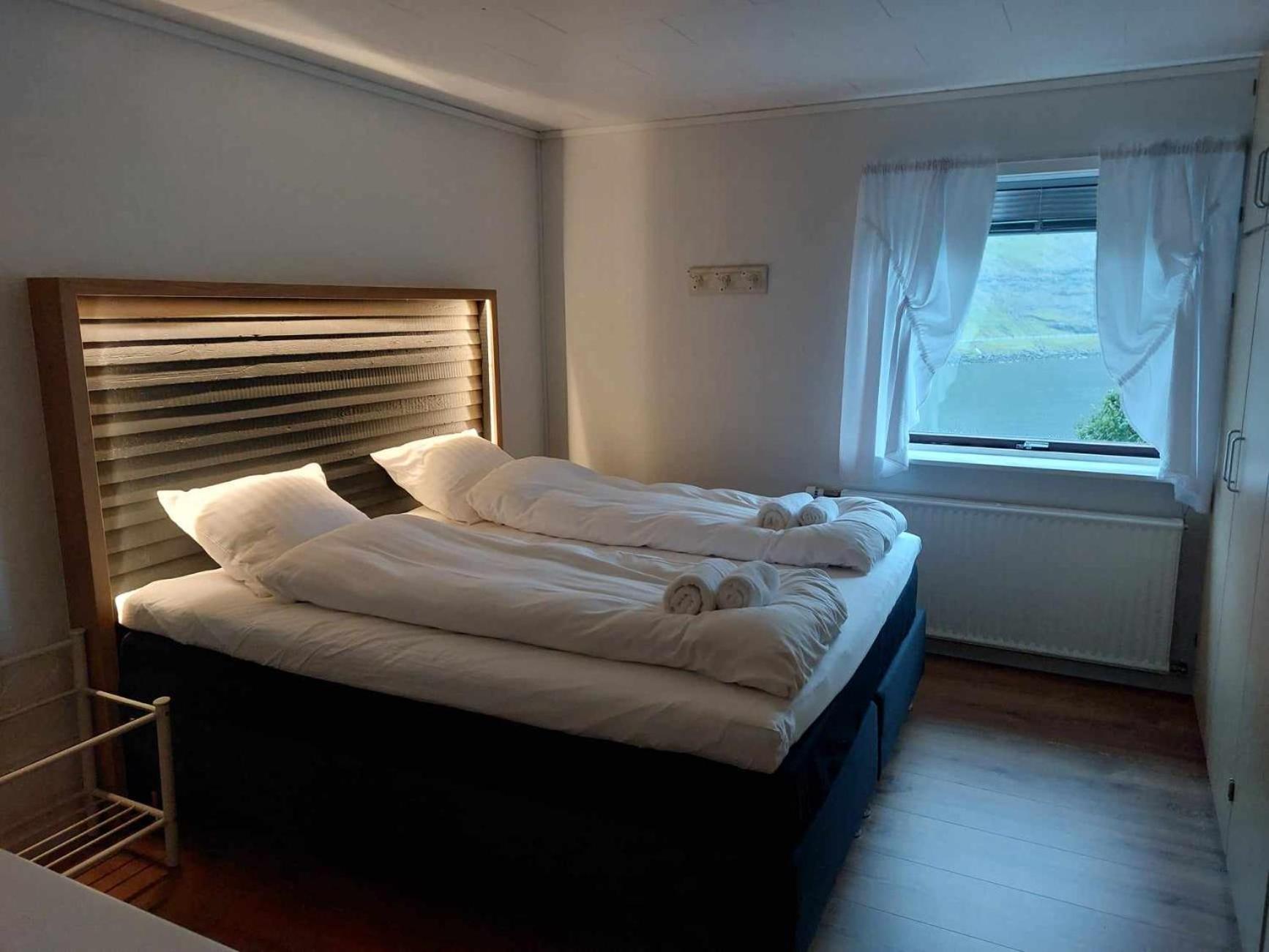 Fjord Guesthouse Funningsfjordur Bagian luar foto